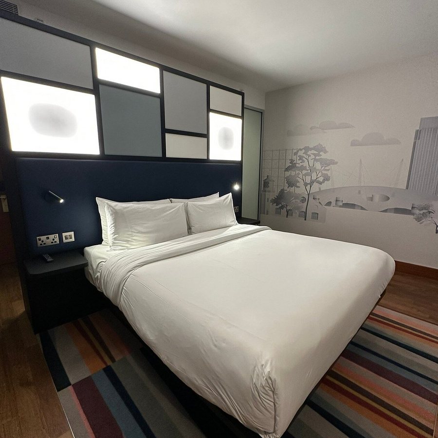 Aloft by Marriott London Excel — Guest room