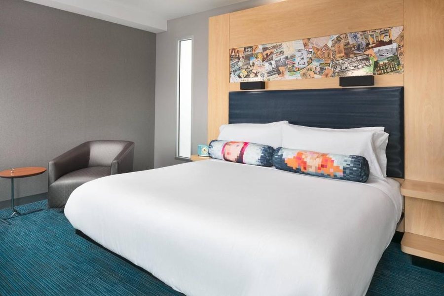 Aloft by Marriott Louisville Downtown — Guest room