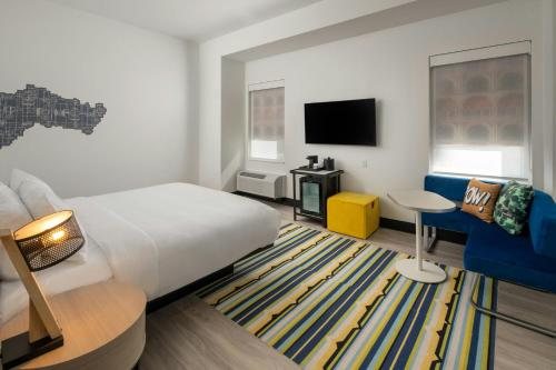 Aloft by Marriott Memphis Downtown — Guest room