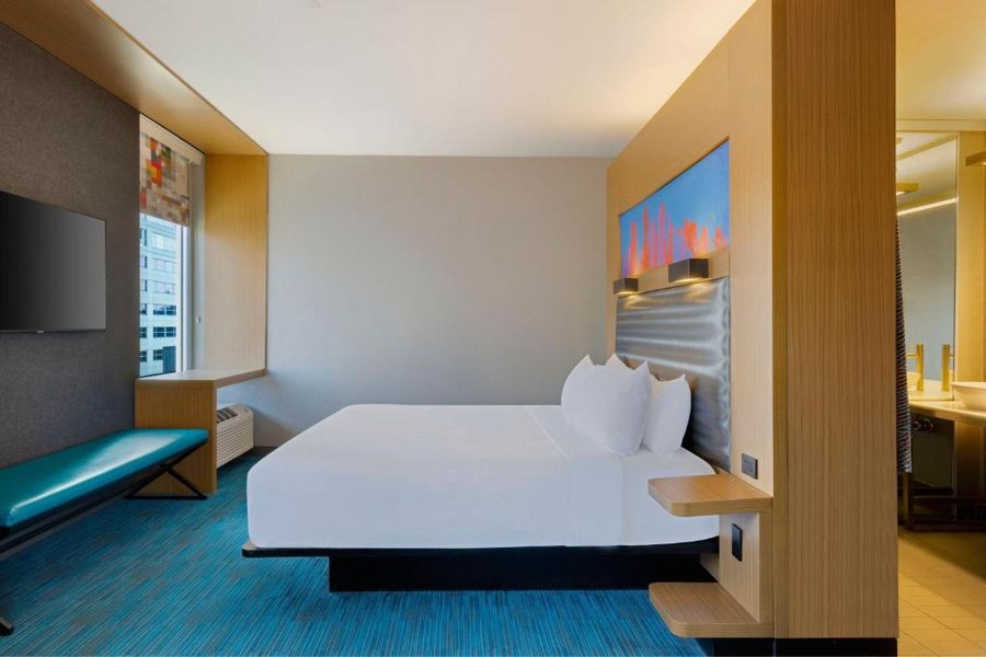 Aloft by Marriott Milwaukee Downtown — Guest room