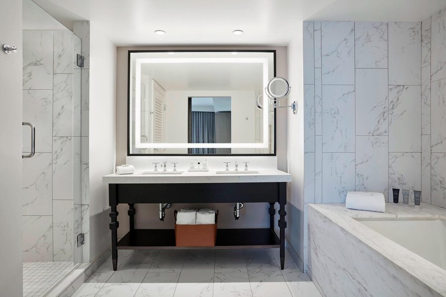 Aloft by Marriott Nashville Franklin — Bathroom