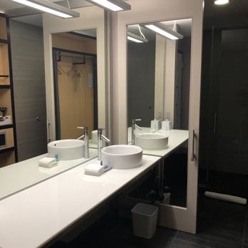 Aloft by Marriott Oklahoma City Downtown Bricktown — Bathroom