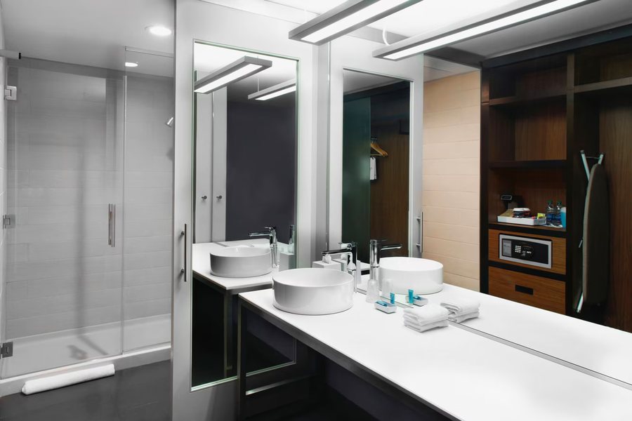 Aloft by Marriott Raleigh Durham Airport Brier Creek — Bathroom