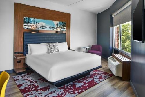 Aloft by Marriott Raleigh — Guest room