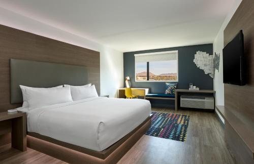 Aloft by Marriott Scottsdale — Guest room