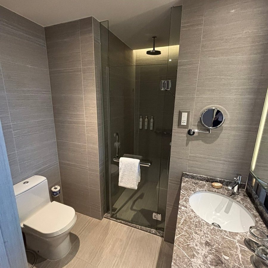 Aloft by Marriott Singapore Novena — Bathroom