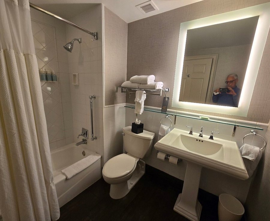 Aloft by Marriott St Louis Cortex — Bathroom