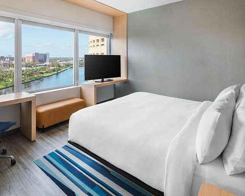 Aloft by Marriott Tampa Downtown — Guest room