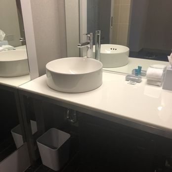 Aloft by Marriott Tulsa Downtown — Bathroom