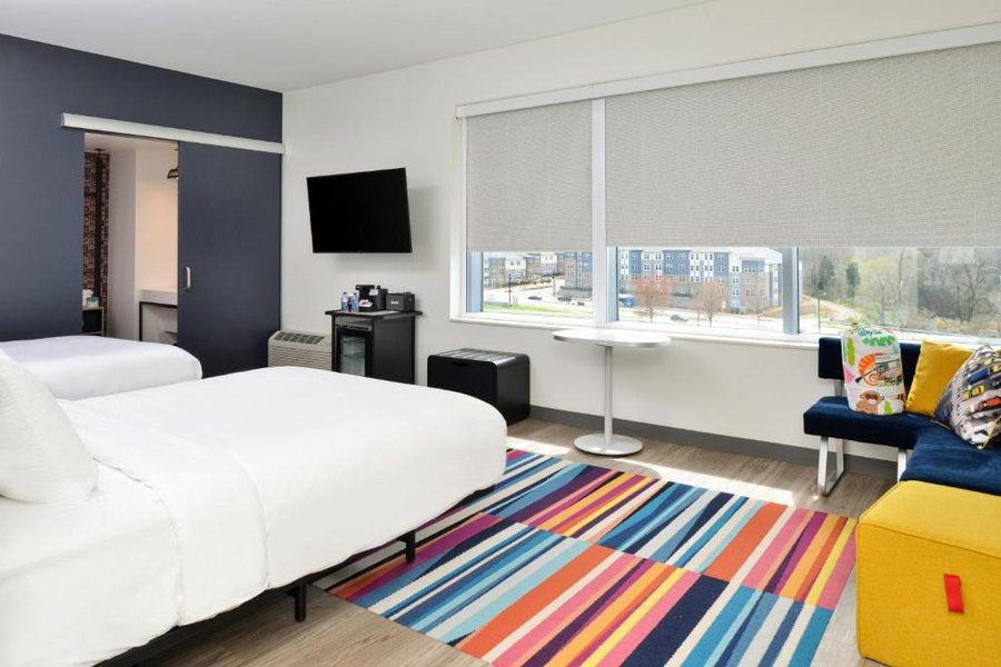Aloft Charlotte Airport — Guest room