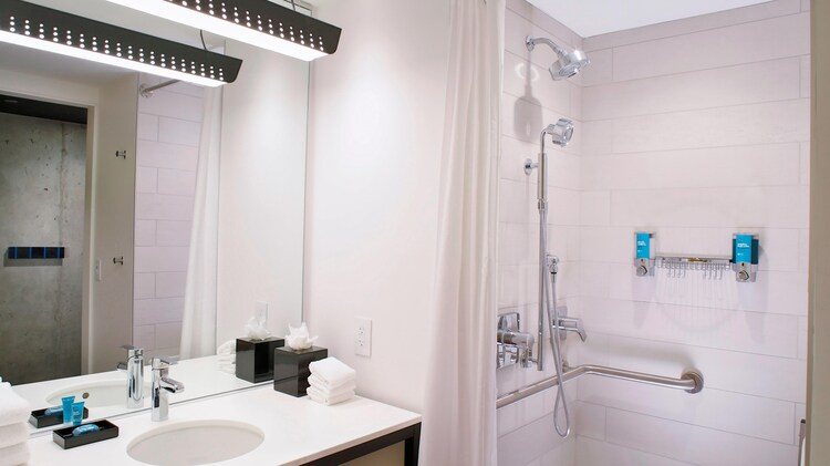 Aloft Chicago Downtown River North — Bathroom