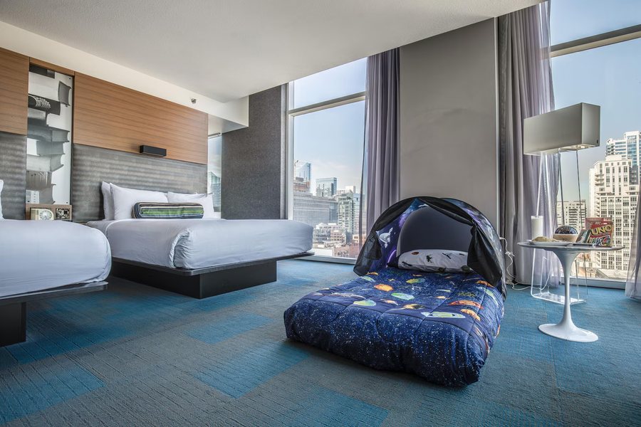 Aloft Chicago Downtown River North — Guest room