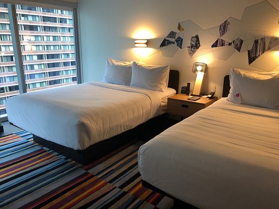 Aloft Chicago Mag Mile — Guest room