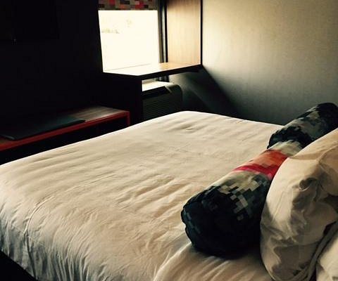 Aloft College Station — Guest room