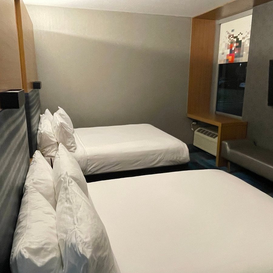 Aloft Denver Airport at Gateway Park — Guest room