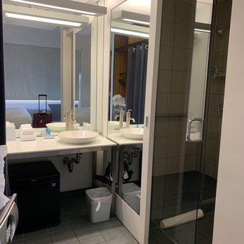 Aloft Harlem New York City New York — Bathroom