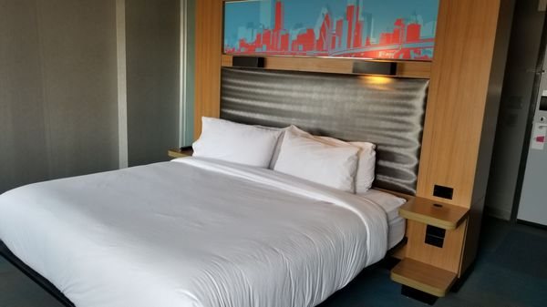 Aloft Houston by the Galleria — Guest room