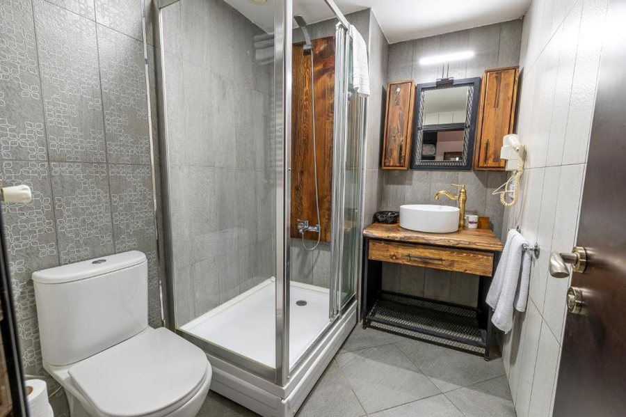 Aloft Istanbul Karakoy Istanbul — Bathroom