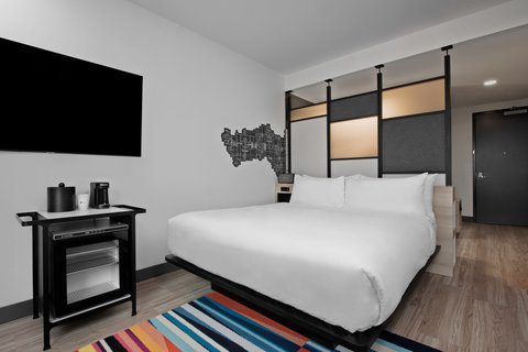 Aloft Kansas City Country Club Plaza — Guest room