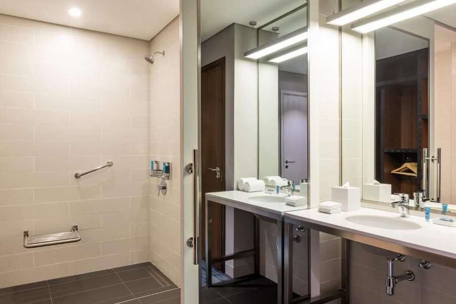 Aloft Me aisam Dubai — Bathroom