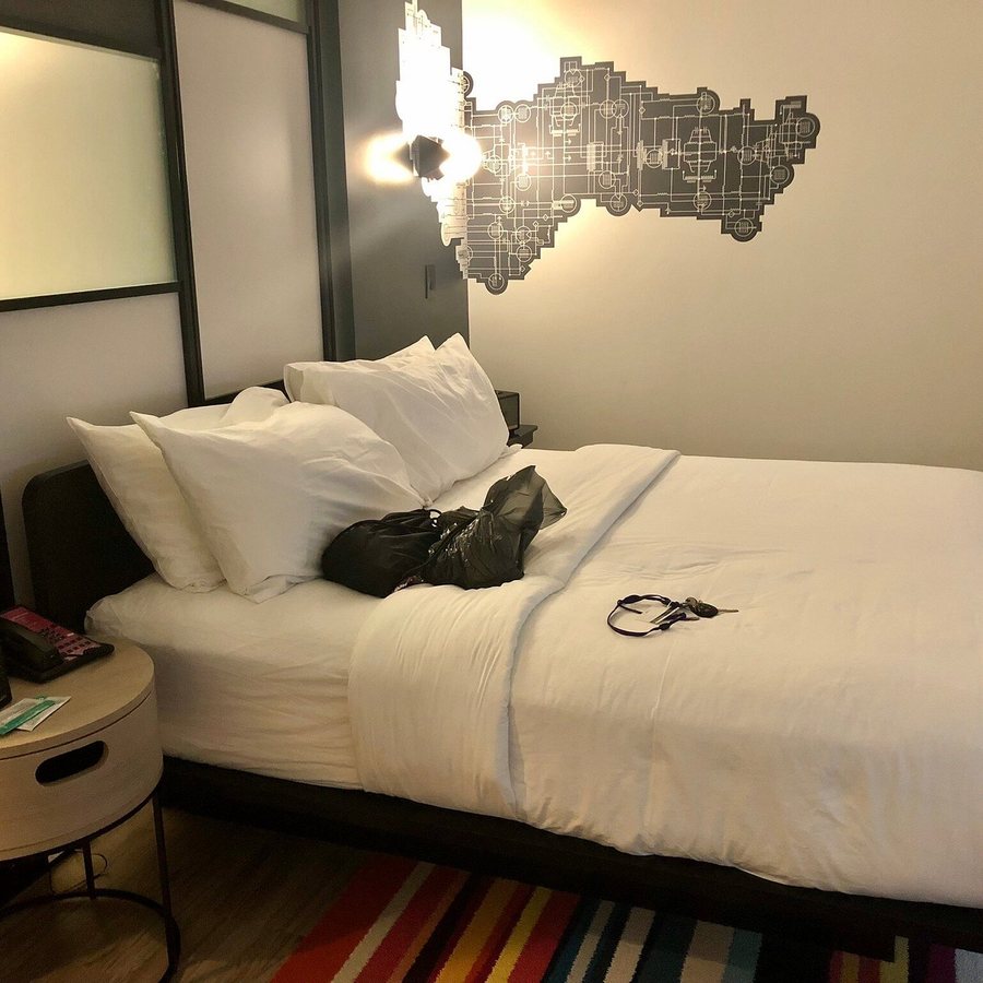 Aloft Omaha Aksarben Village — Guest room