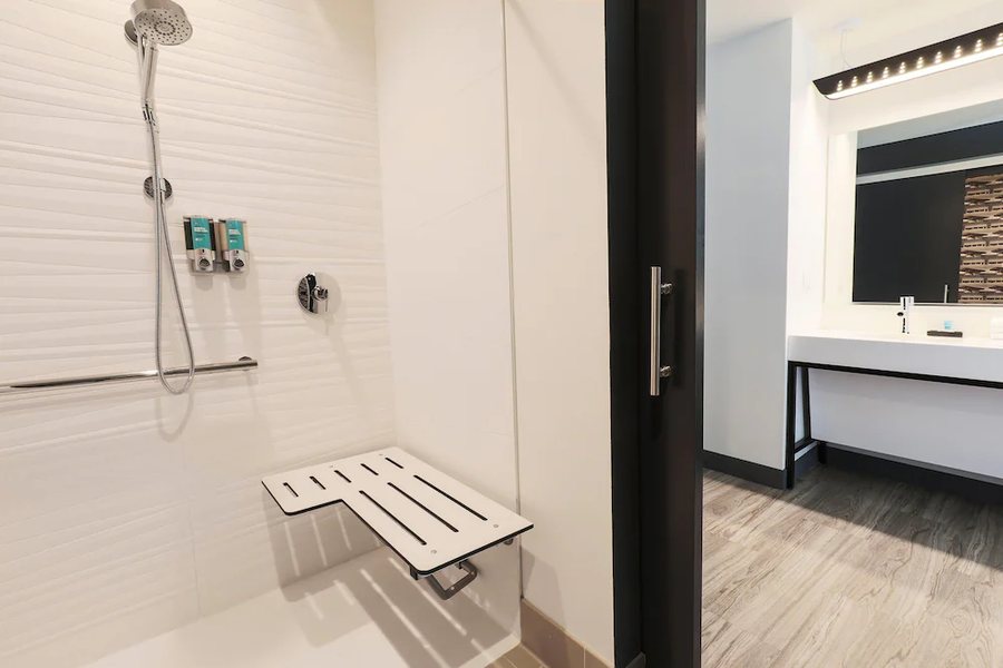 Aloft Reno Tahoe International Airport — Bathroom