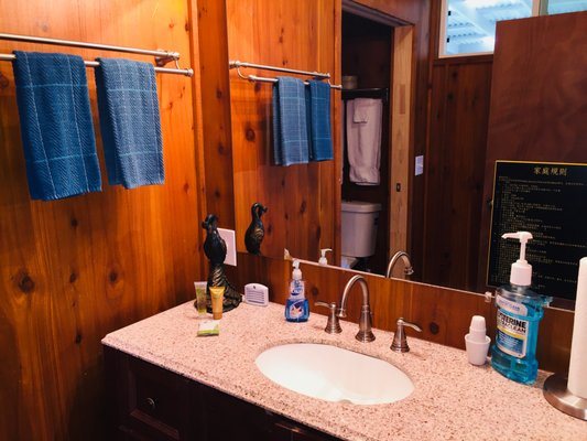 Aloha Bed Breakfast — Bathroom