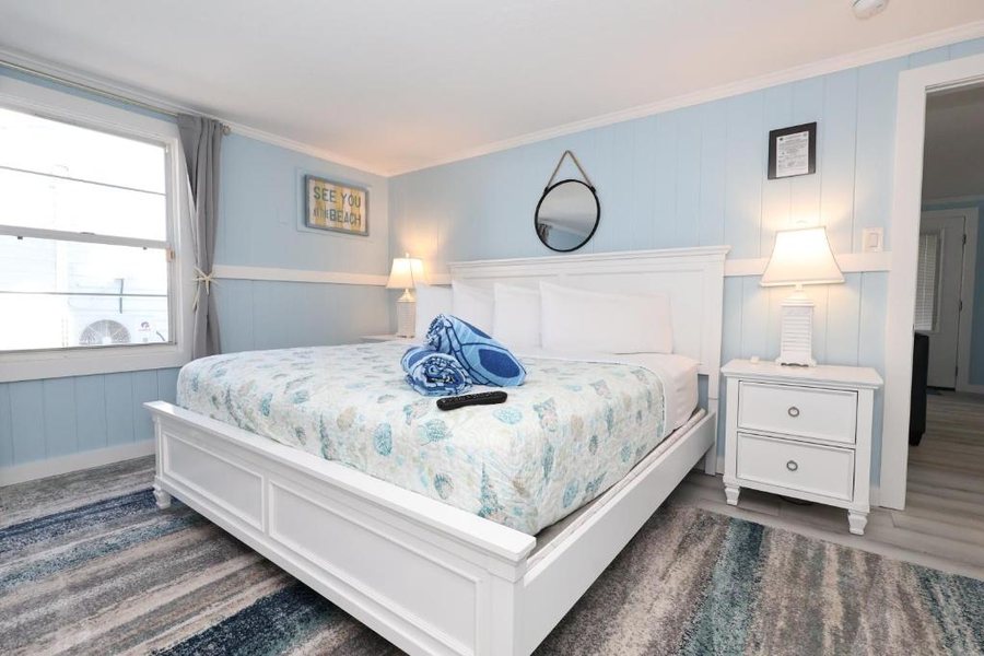 Aloha Kai Vacation Rentals — Guest room