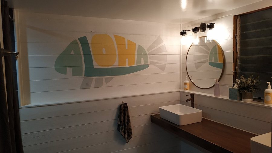 Aloha Surf Hostel — Bathroom