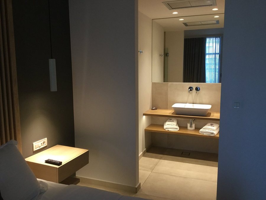 Aloni Suites — Bathroom
