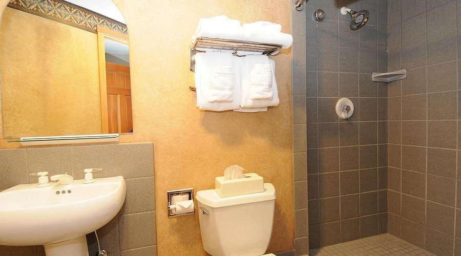 Alpenglow At Big Sky Resort — Bathroom