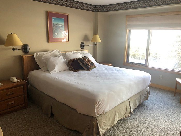 Alpenglow At Big Sky Resort — Guest room
