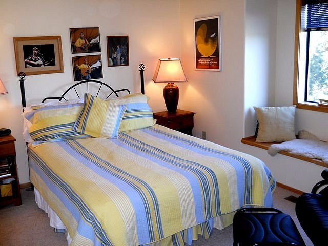 Alpenglow Ranch Clothing Optional Bed and Breakfast — Guest room
