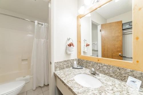 Alpenhof Lodge — Bathroom