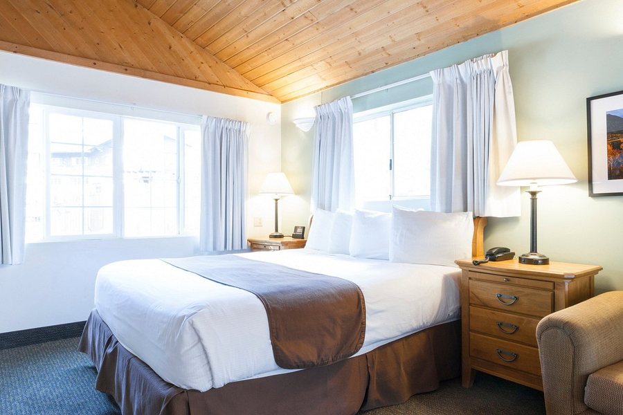 Alpenhof Lodge — Guest room