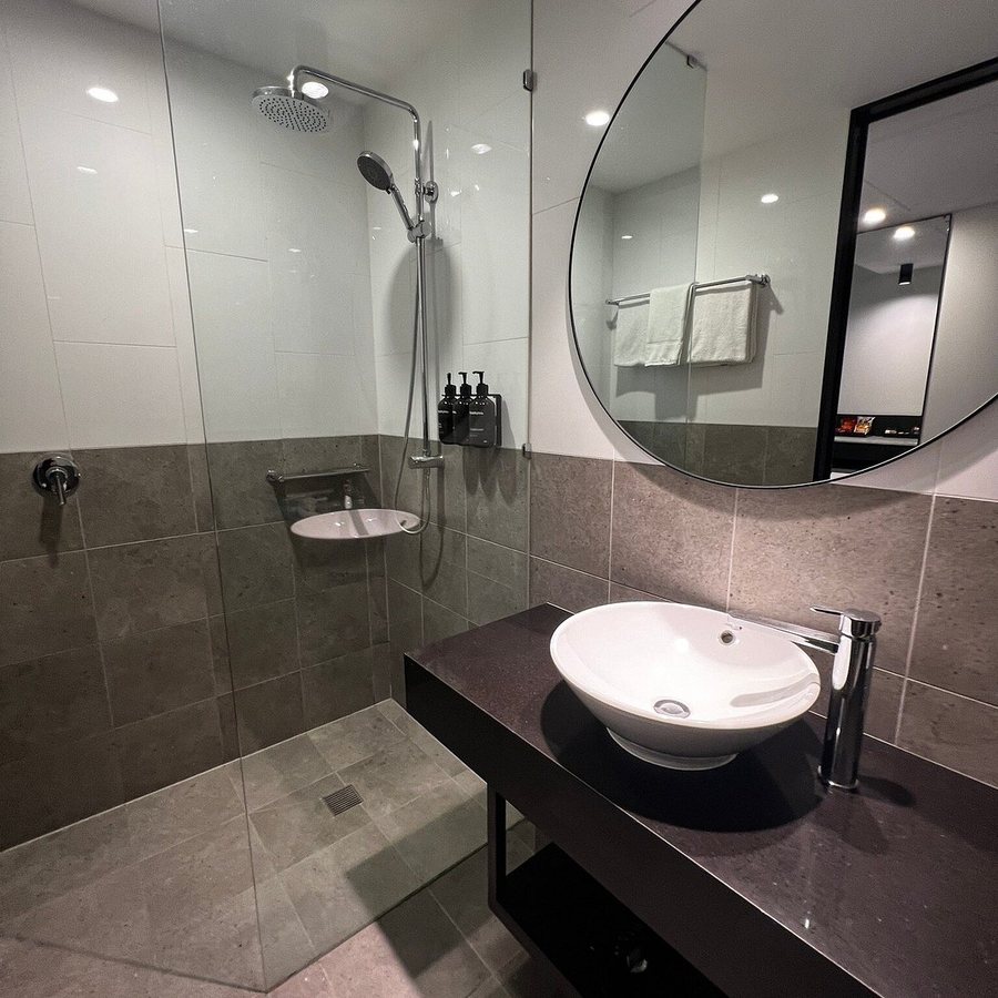 Alpha Mosaic Hotel Fortitude Valley — Bathroom