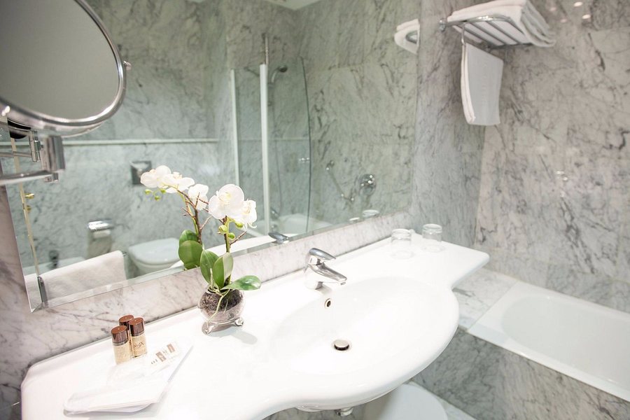 Alphonse Hotel Istanbul — Bathroom