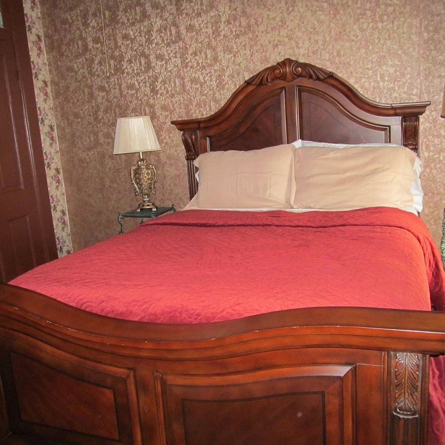 Alpine Inn — Guest room