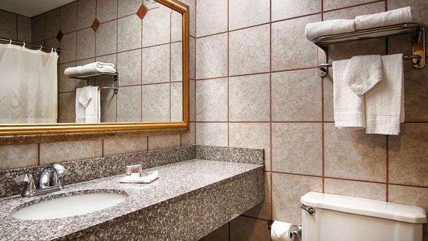 Alpine Inn — Bathroom