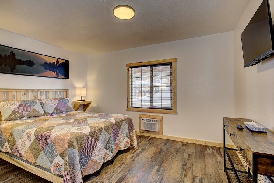 Alpine Lodge Resort — Guest room