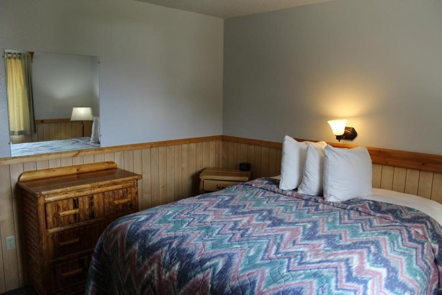 Alpine Motel — Guest room
