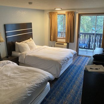 Alpine Rivers Inn — Guest room