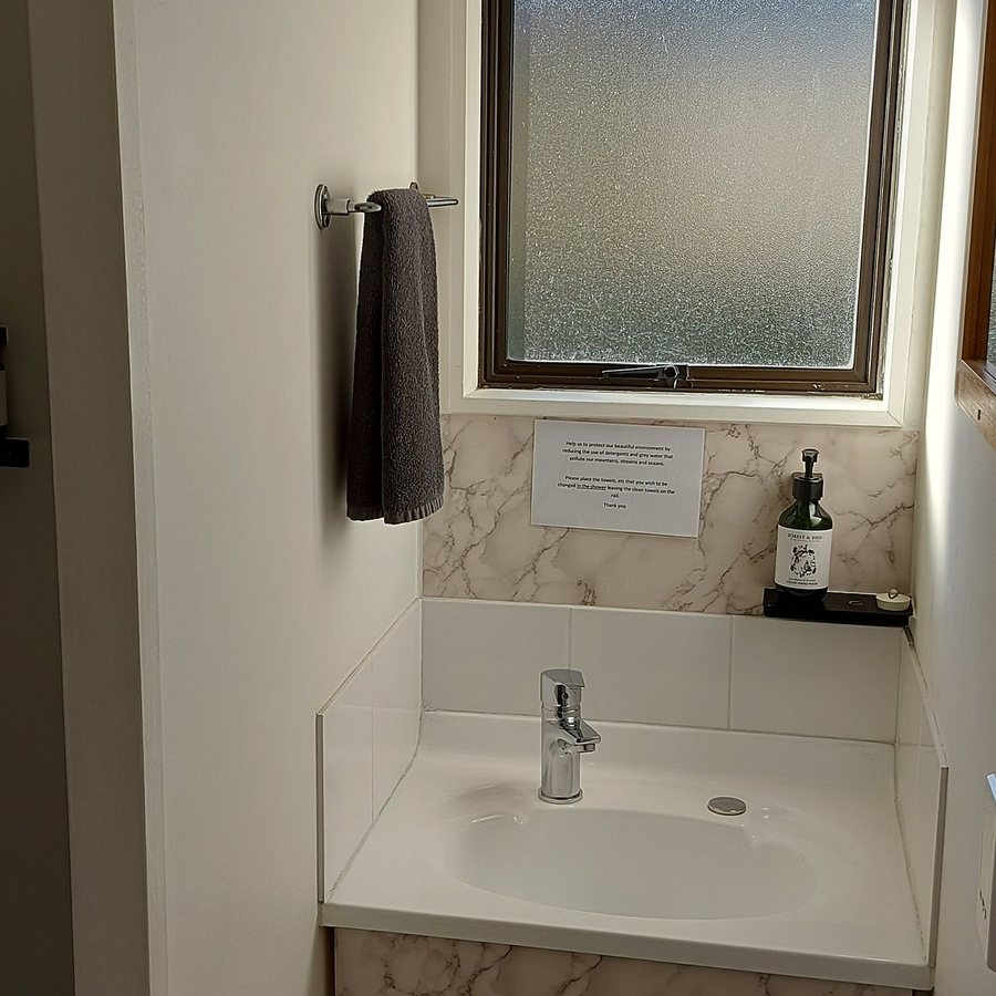 Alpine View Motel — Bathroom