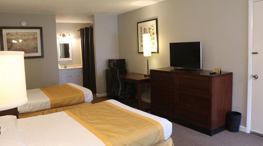 Alpine Village Inn of Helen Georgia — Guest room