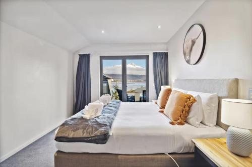 Alpine Village — Guest room