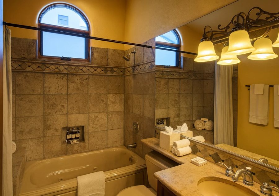 Alpine Village Suites — Bathroom