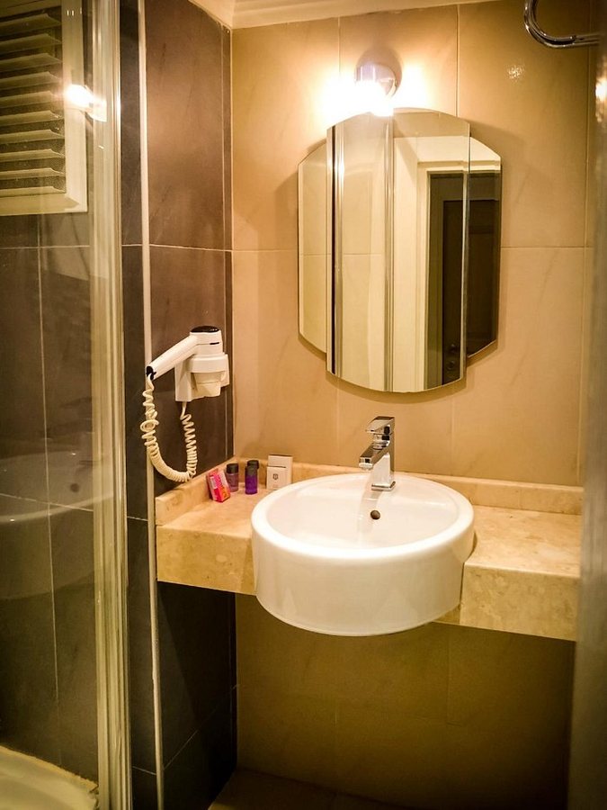 Alpinn Hotel Istanbul — Bathroom