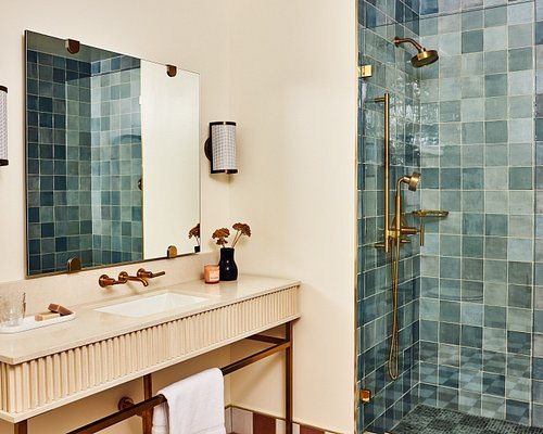 Alsace Hotel Los Angeles Los Angeles California — Bathroom