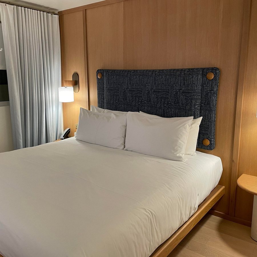 Alsace Hotel Los Angeles Los Angeles California — Guest room
