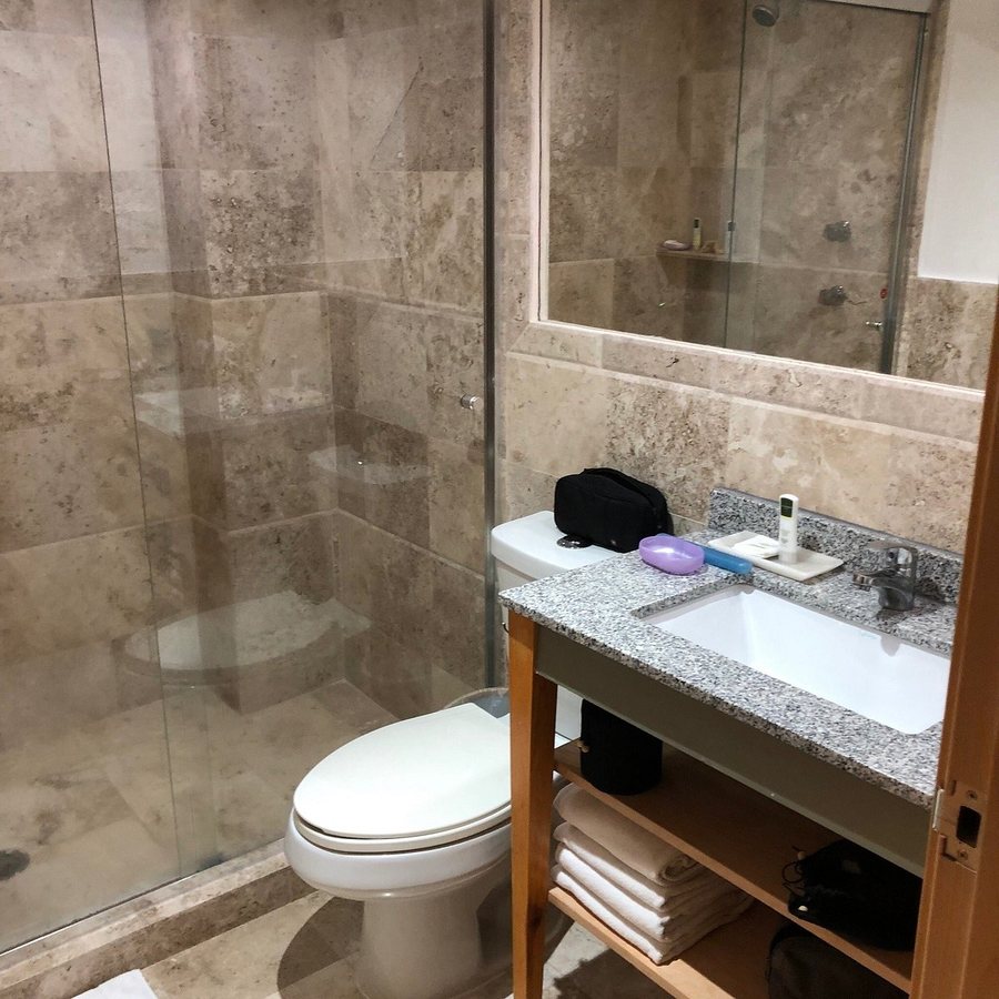 Alteza Polanco — Bathroom